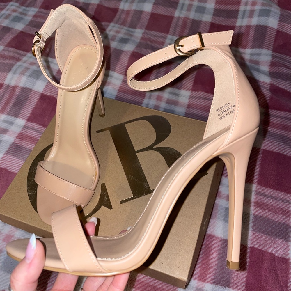 Nude high heels size 7